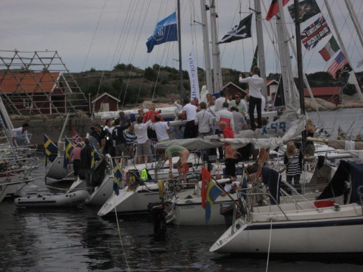 Festen fortsatte in i det nya millenniet men efter ett antal år blev antalet båtar färre och färre och idag finns det knappt något spår kvar av seglarveckan.